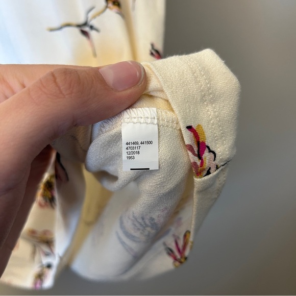 NWT Maurices 24/7 floral v-neck flutter sleeve tee Size 1 - Picture 5 of 6